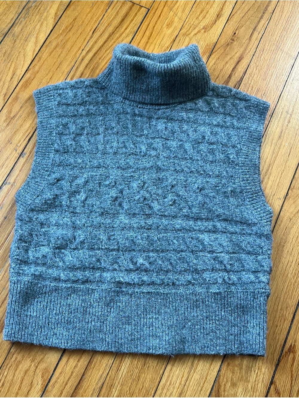 Old Navy Gray Cable-Knit Sleeveless Turtleneck Sweater Vest